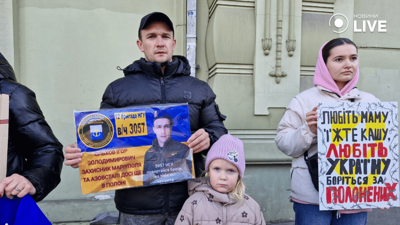 Полон вбиває кожен день акції — в Одесі продовжуються акції на підтримку "Азов" - фото 9