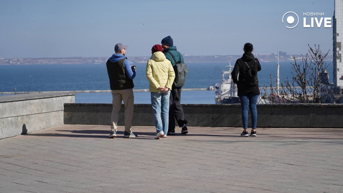 Люди відпочивають