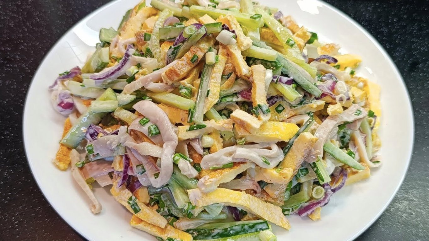 Салат з кальмарами: для рецепта знадобиться всього 4 інгредієнти