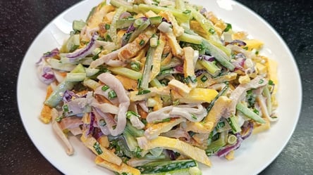 Салат з кальмарами: для рецепта знадобиться всього 4 інгредієнти - 285x160