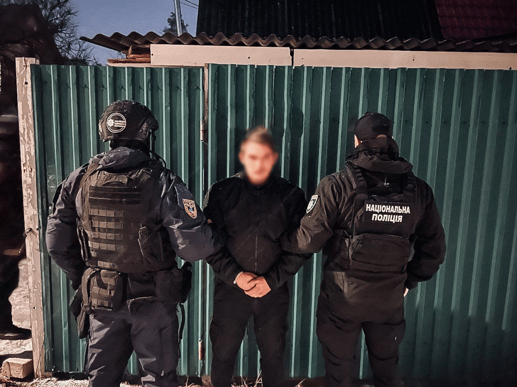 Правоохранители задержали молодых людей, которые поджигали жилье людей на заказ по всей Украине - фото 2