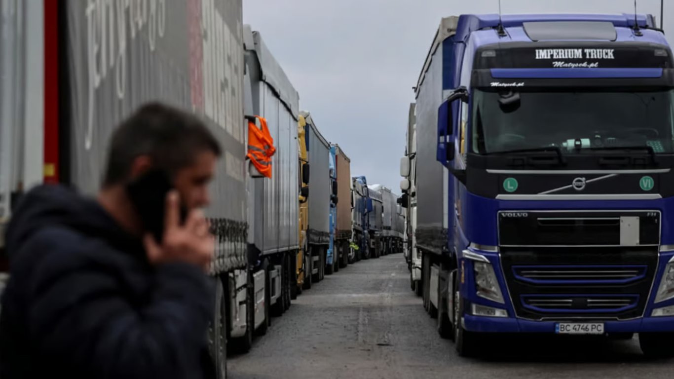 Польские фермеры полностью разблокировали движение грузовиков на одном из пунктов пропуска