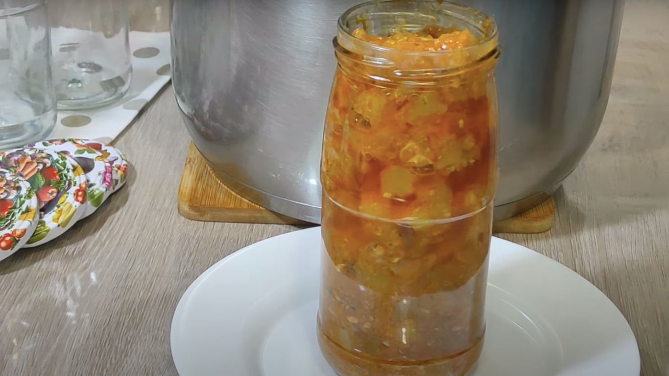 простой рецепт салата на зиму с сардинами и кабачками