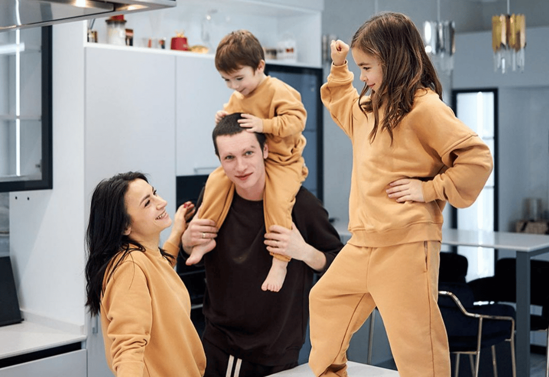 Илона Гвоздева со своей семьей