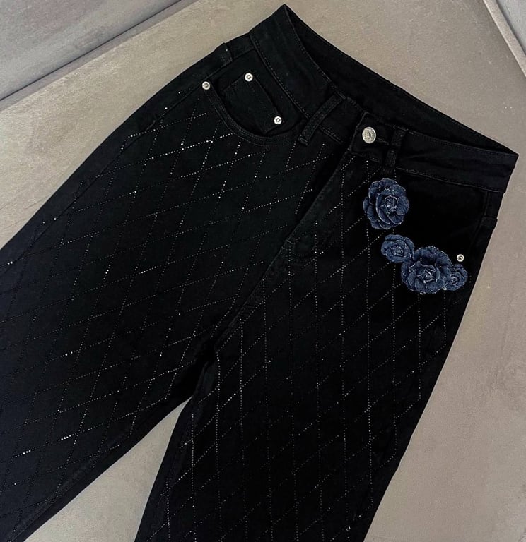 Джинсы с блестками для тех, кто любит быть в центре внимания