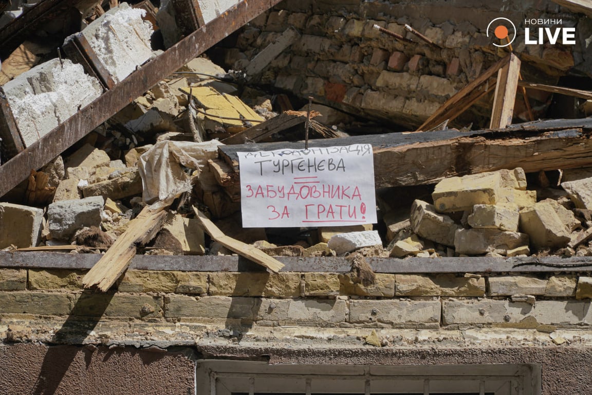 Фоторепортаж из разрушенной усадьбы Зеленских в Киеве - кто будет восстанавливать исторический дом - фото 7