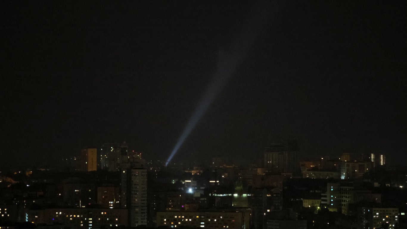 Над Києвом цієї ночі знищено 30 повітряних цілей