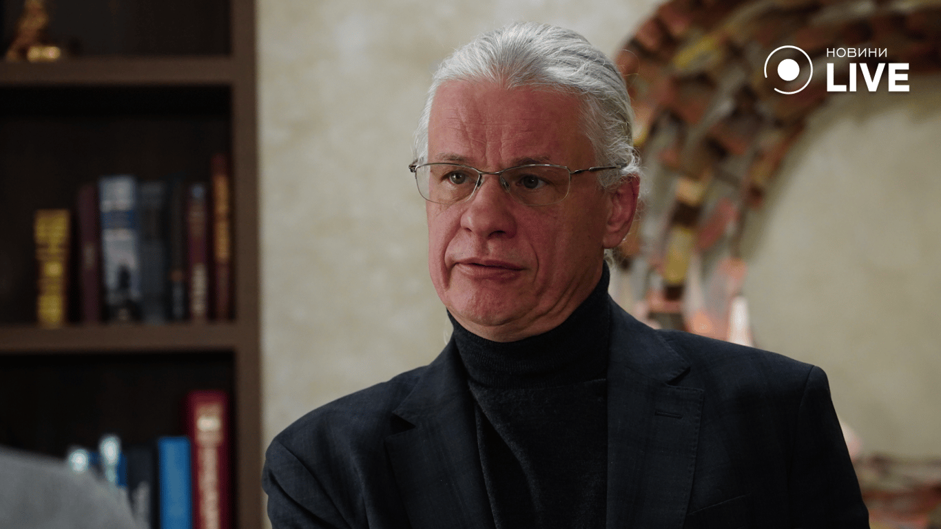 Лікар Калинчук про необхідну допомогу. Фото: Новини.LIVE/ Юлія Браславська