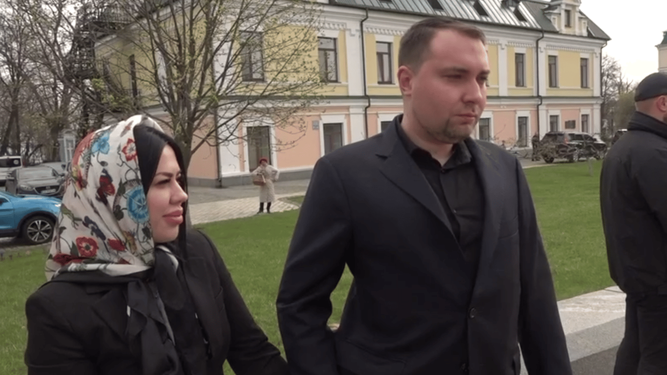 Паска, писанки та овочі: Буданов показав свій великодній кошик