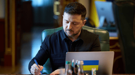 Зеленский говорил с Алиевым — реакция на удар РФ по посольству - 290x166