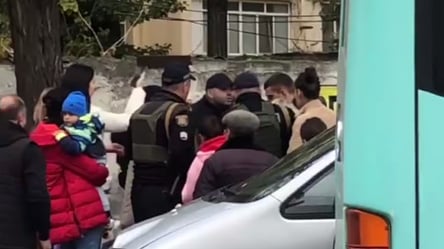 Очередной скандал с мобилизацией — в Одессе силой задержали мужчину - 285x160