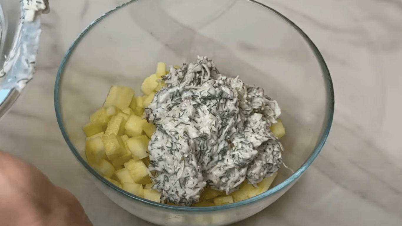 салат з кабачків, рецепт салату зі сметанною заправкою