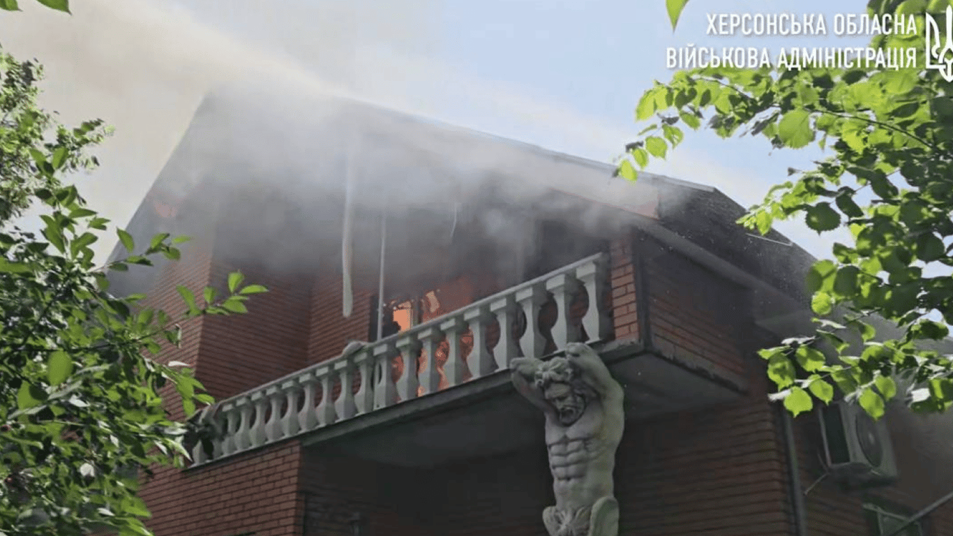 Атака на Херсон — відео з місця подій внаслідок прильоту по житловому будинку