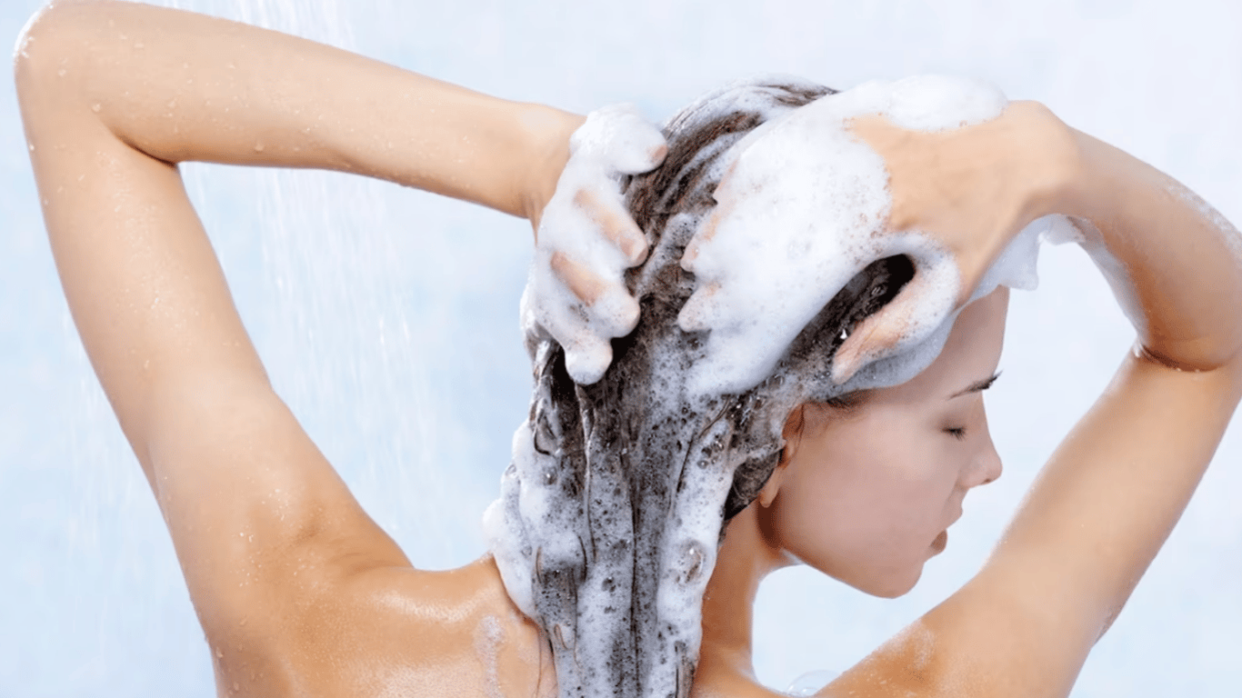 Як правильно мити волосся – чи можна це робити щодня