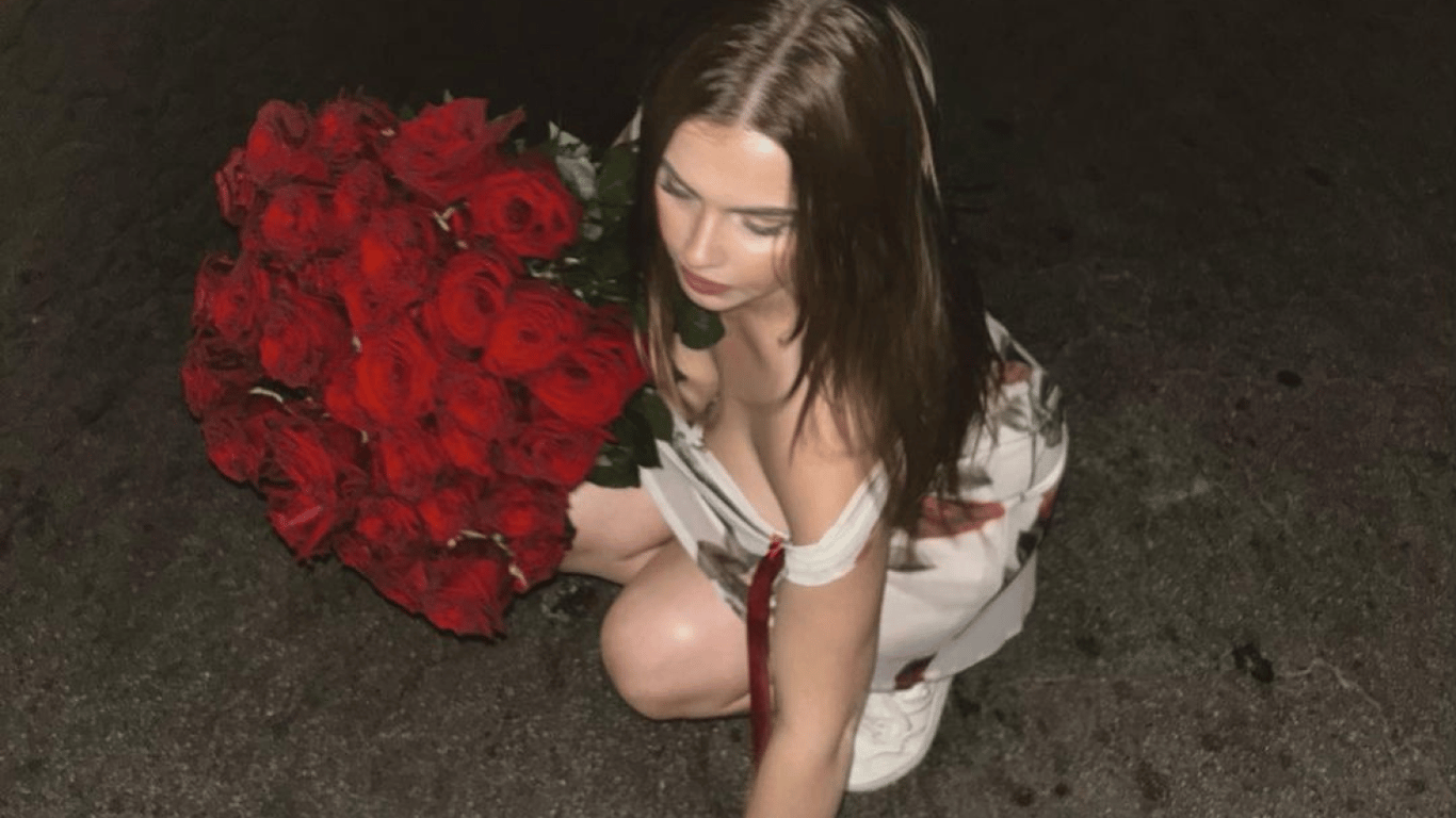 З декольте і трояндами: донька Ольги Фреймут здивувала новими фото