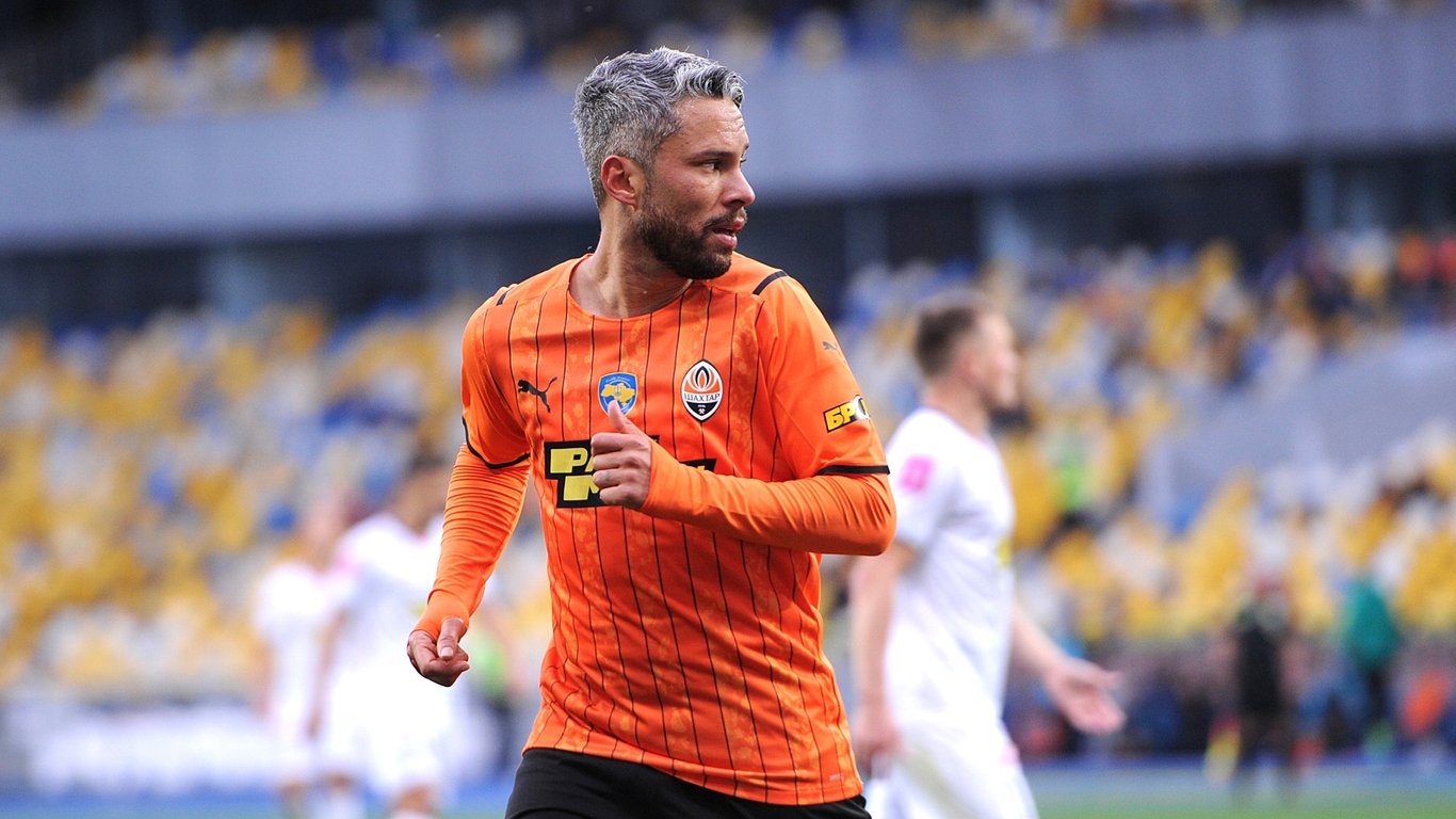 Марлос в матче за Шахтер