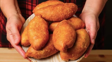 Пиріжки за 10 хвилин: для начинки знадобиться зелена цибуля та сир - 285x160