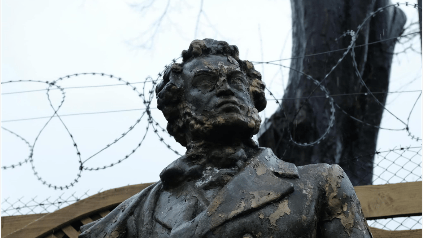 Прочь от Москвы: в Полтаве снесут памятники Пушкину и советским генералам
