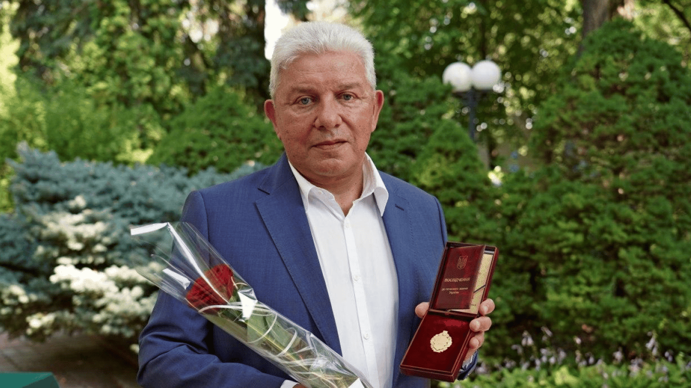 Нагородження Олега Філімонова почесним званням Народного артиста України. Фото: Новини.LIVE