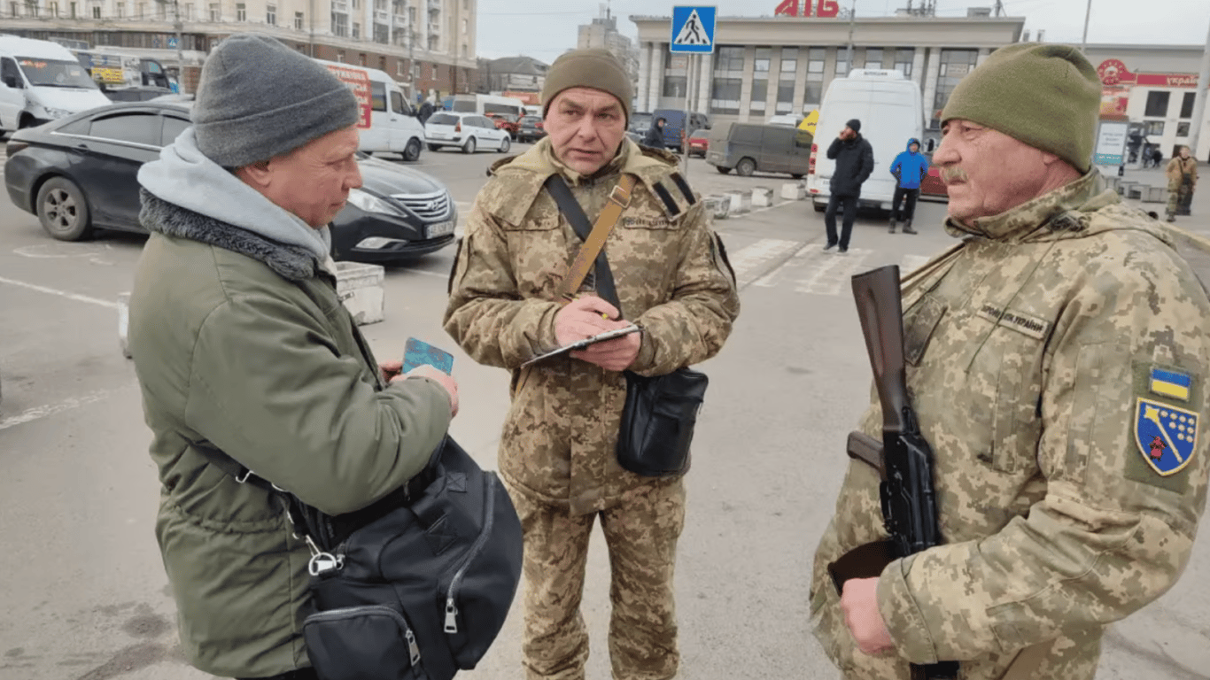 Проверка документов ТЦК — работники военкомата должны снимать процесс на видео