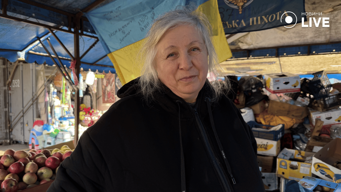 Продавчиня Лариса про вартість овочів 