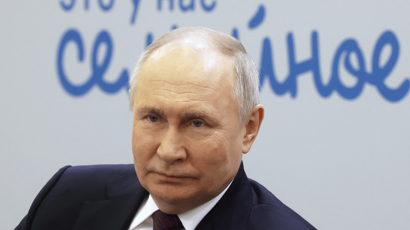 Путин хочет создать пропагандистский "учебный медиацентр" для подростков в Мариуполе