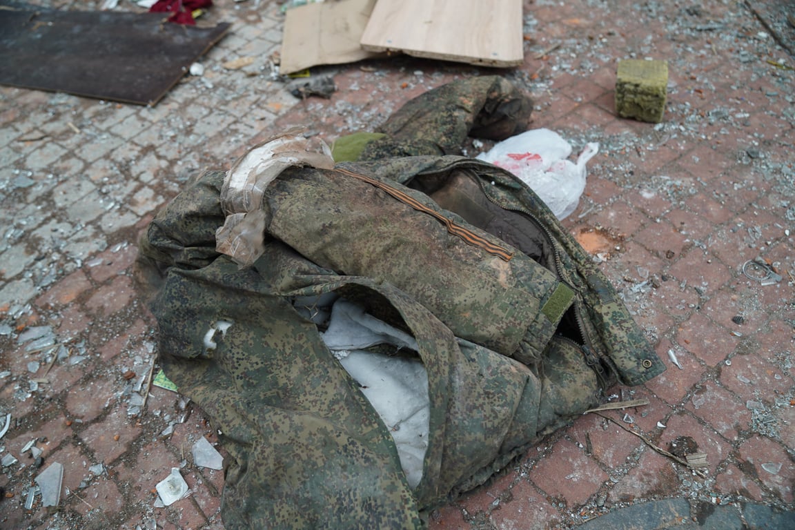 Російська військова форма у Бучі