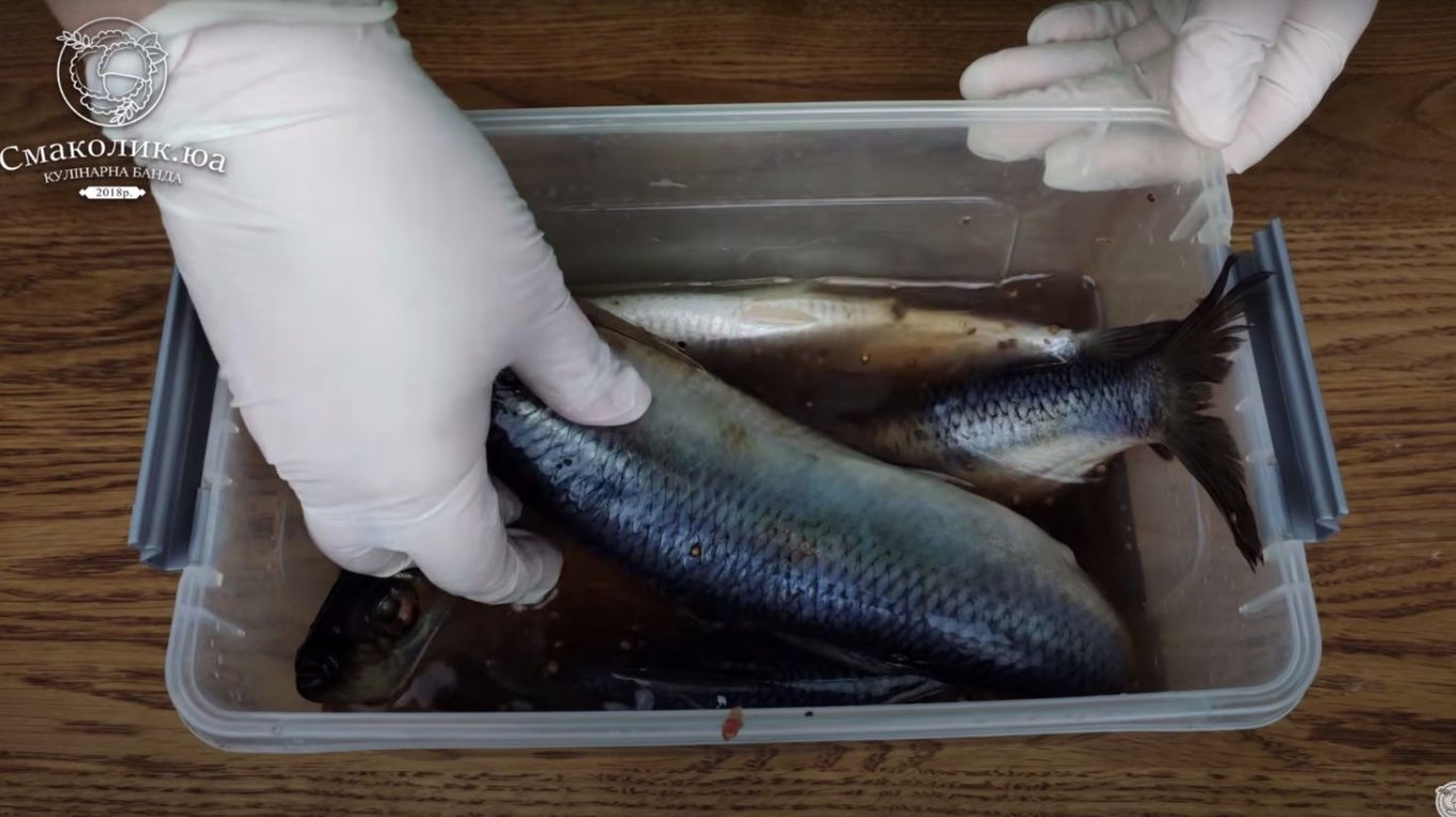 смачний простий рецепт оселедеця пряного посолу