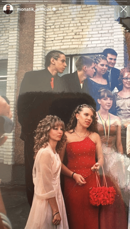 Український співак MONATIK у школі. Фото: instagram.com/monatik_official