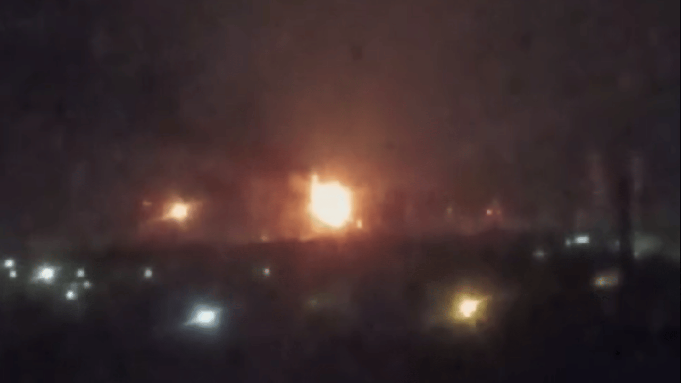 В Рязанский НПЗ в России ударил дрон, разгорелся пожар, — соцсети