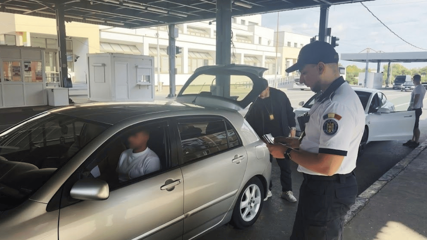 Поїздка з Одещини до Румунії на авто: які документи перевірять на кордоні