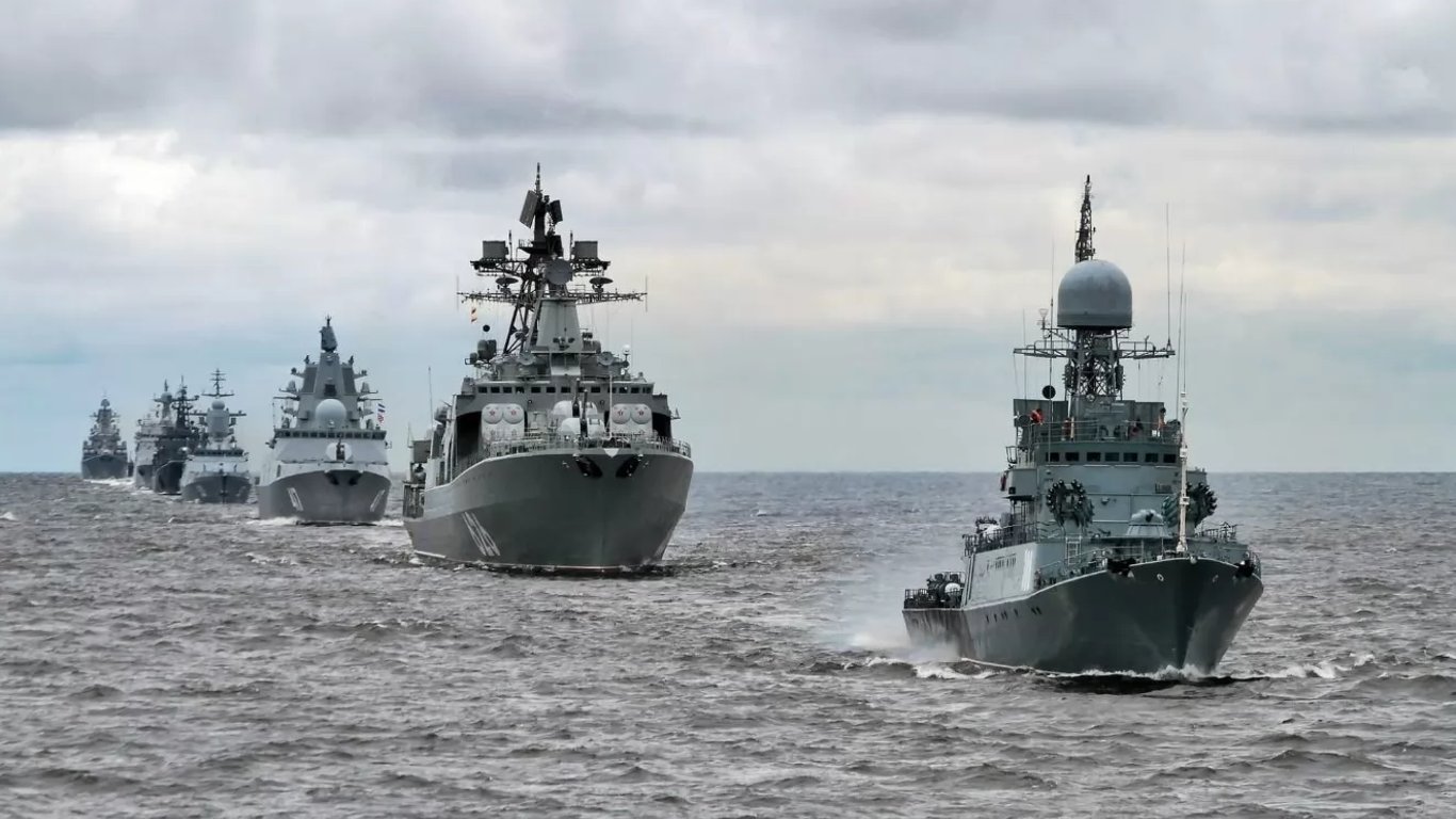 У Чорному морі 11 кораблів РФ: скільки "Калібрів" несуть загрозу