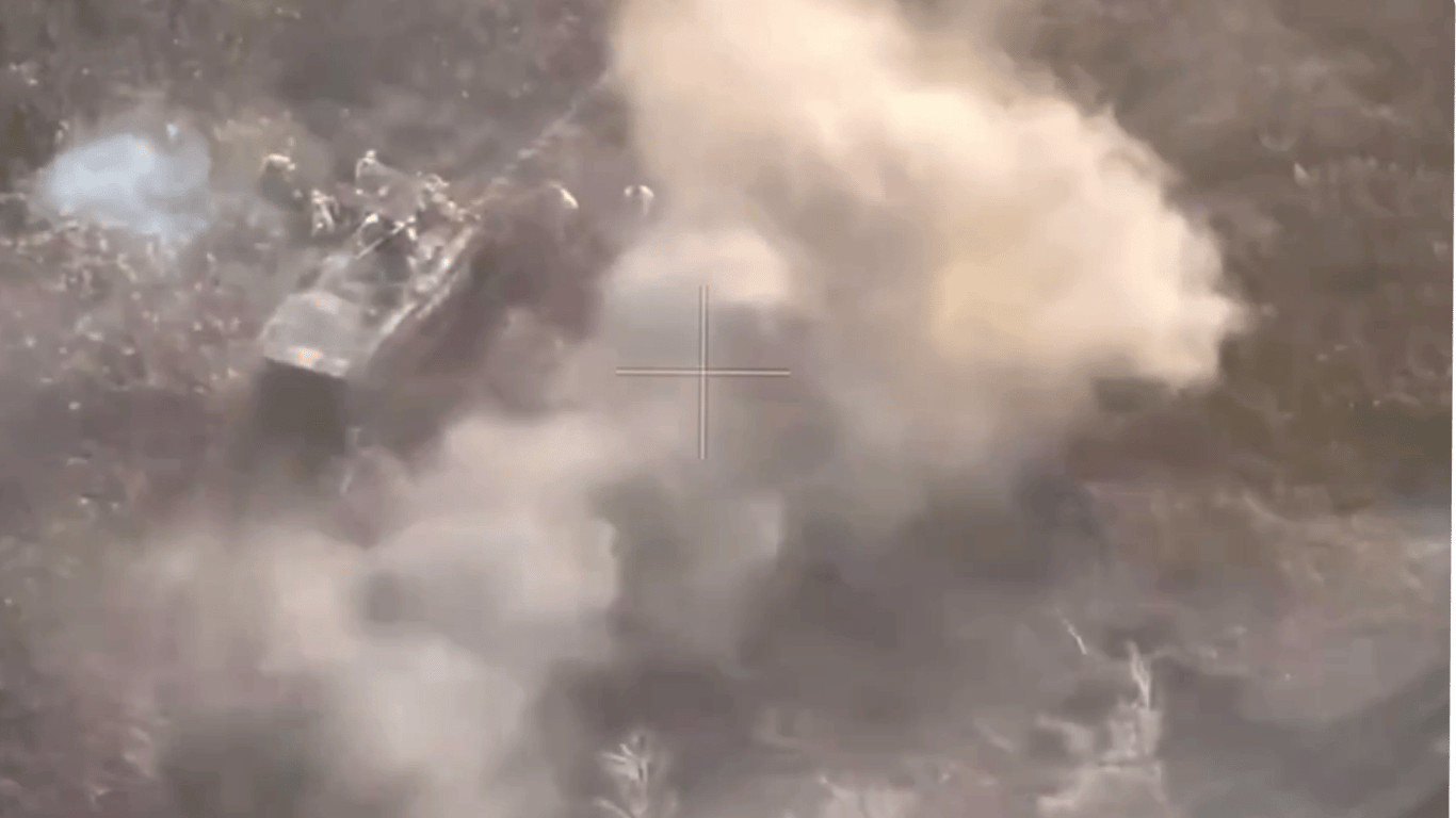 Сирський показав відео, як окупанти пішли "м'ясним штурмом" на позиції ЗСУ
