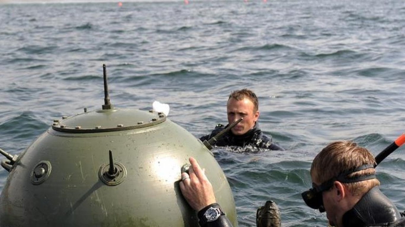 Одеські вибухотехніки знешкодили дві протикорабельні міни у Чорному морі
