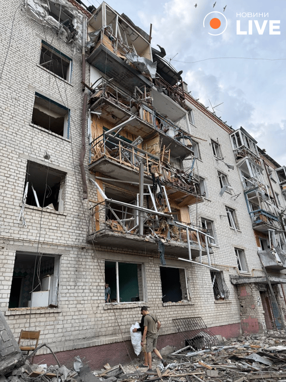 Розбиті квартири та знищені авто: наслідки атаки РФ на Бориспіль - фото 1
