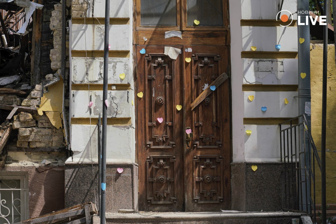 Фоторепортаж из разрушенной усадьбы Зеленских в Киеве - кто будет восстанавливать исторический дом - фото 3