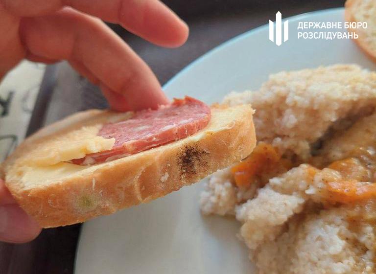 Скандал на Київщині: продукти для ЗСУ продавали у звичайних магазинах