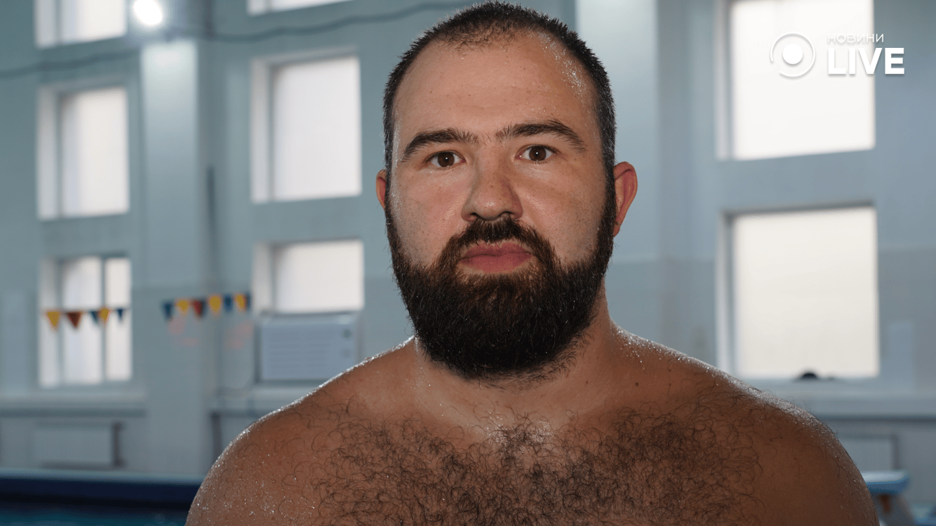 Інструктор з плавання Михайло. Фото: Новини.LIVE