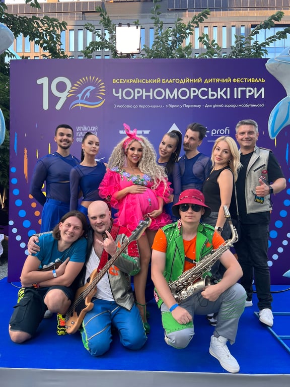 Співачка СолоХа на останньому місяці вагітності станцювала на Чорноморських Іграх - фото 1