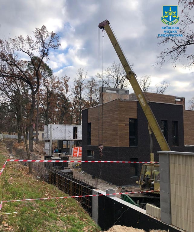 Прокуратура изъяла землю в Пуща-Водице у арендатора – коттеджи снесут