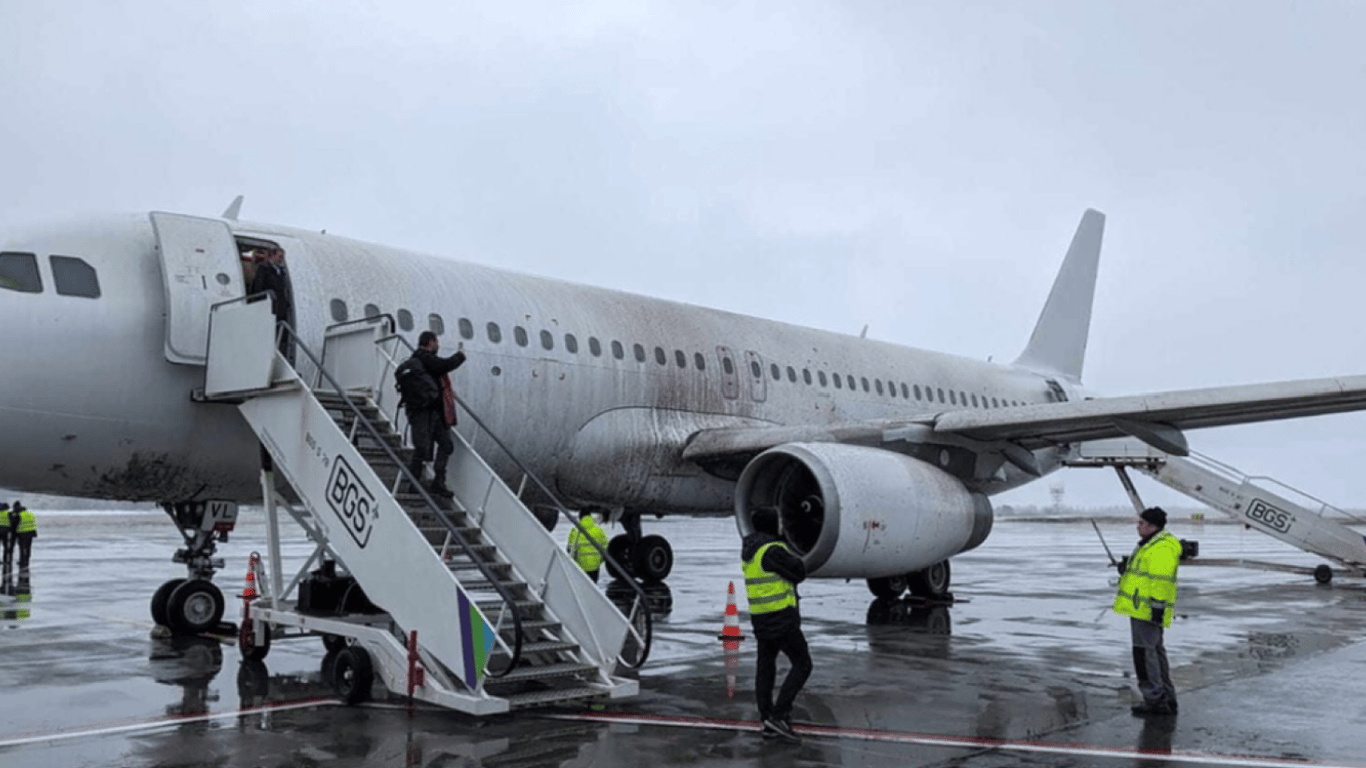 Аэропорт Вильнюса приостановил все авиарейсы — в чем причина