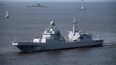 Прийшов, щоб піти на дно — Гуменюк про новий корабель РФ у Криму - 285x160