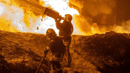 Россияне атаковали Хмельницкий: на одном из предприятий пожар - 285x160