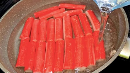 Святкова закуска з недорогих крабових паличок — новий рецепт - 285x160