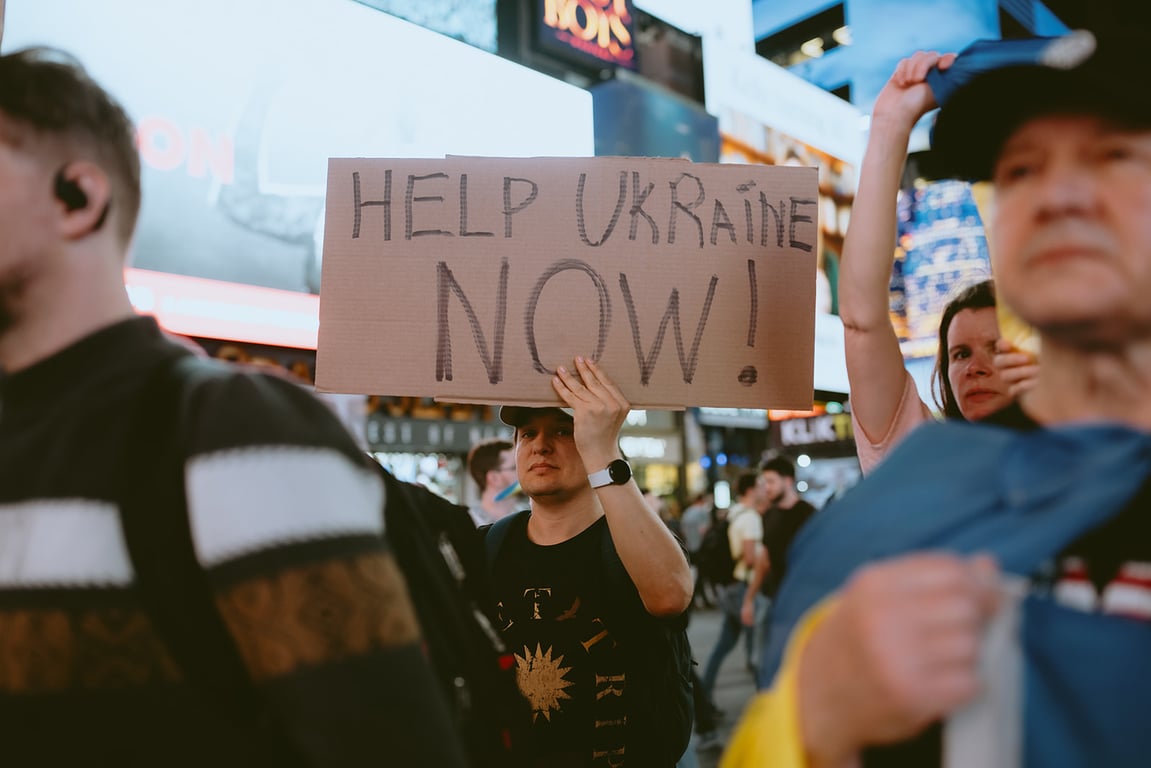 Угоди коштують життів: у Нью-Йорку виступили проти послаблення санкцій РФ - фото 3