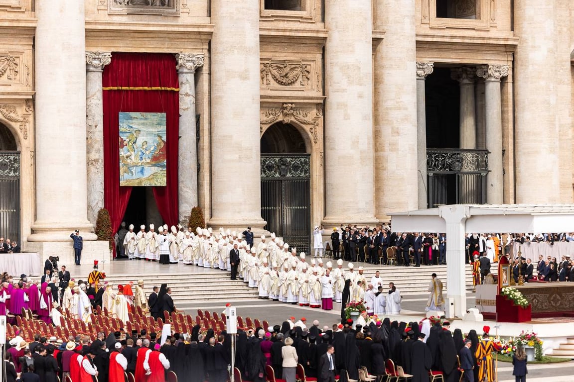 Тисячі вірян на урочистостях у Ватикані 18 травня