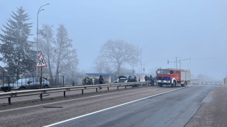 Вісім авто зіткнулись на трасі поблизу Рівного — рух перекрито - 290x160