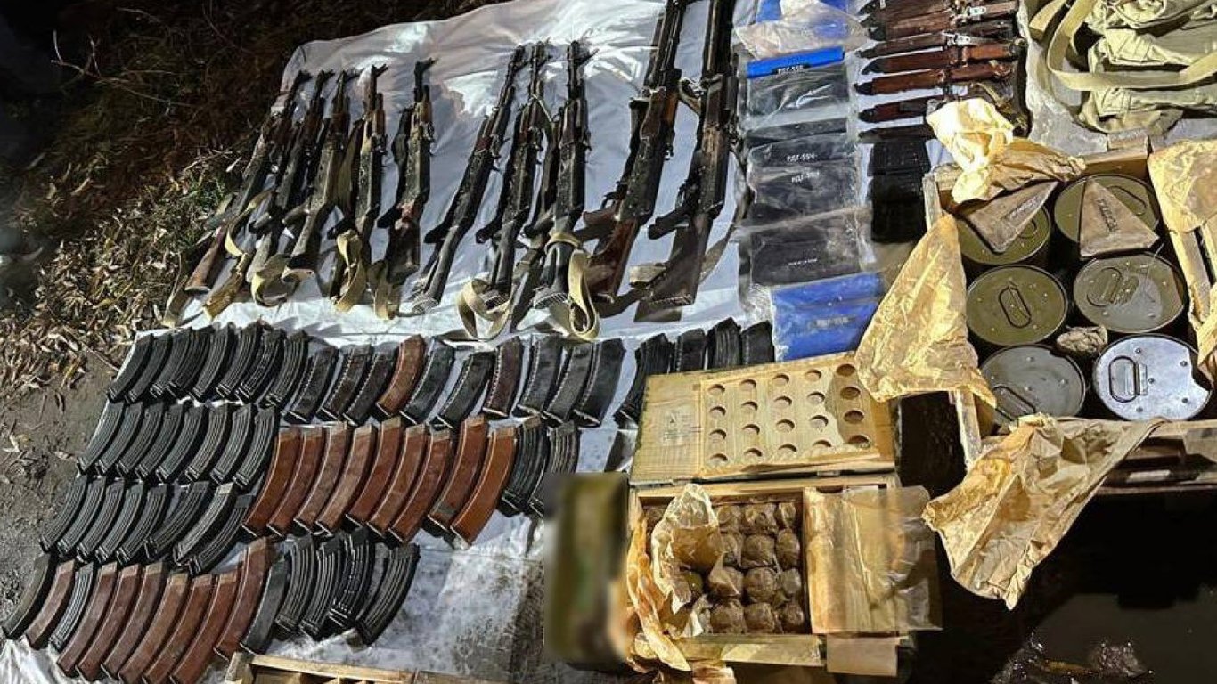 У Сумській області знайшли зброю, яку викрали з військової частини