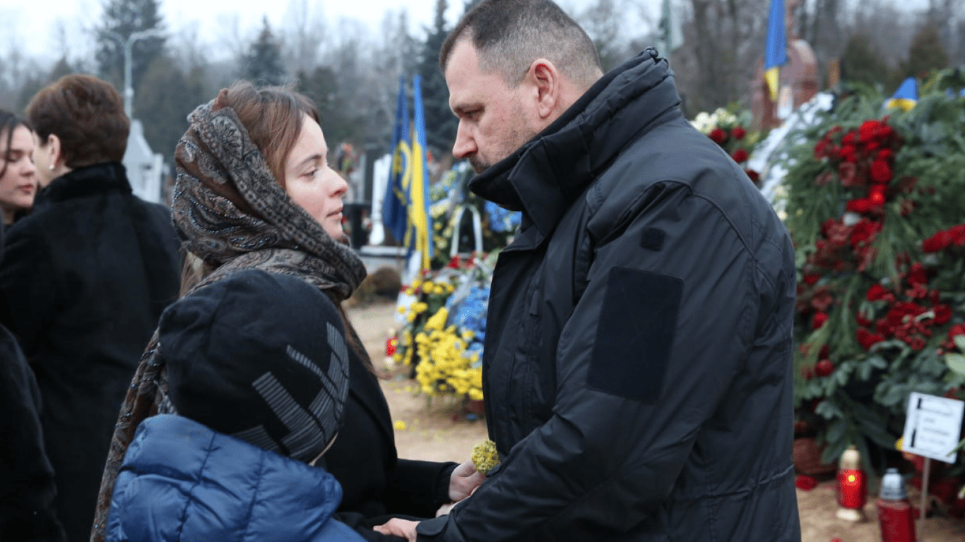 Трагедія у Броварах – у Києві вшанували пам'ять Монастирського та його колег