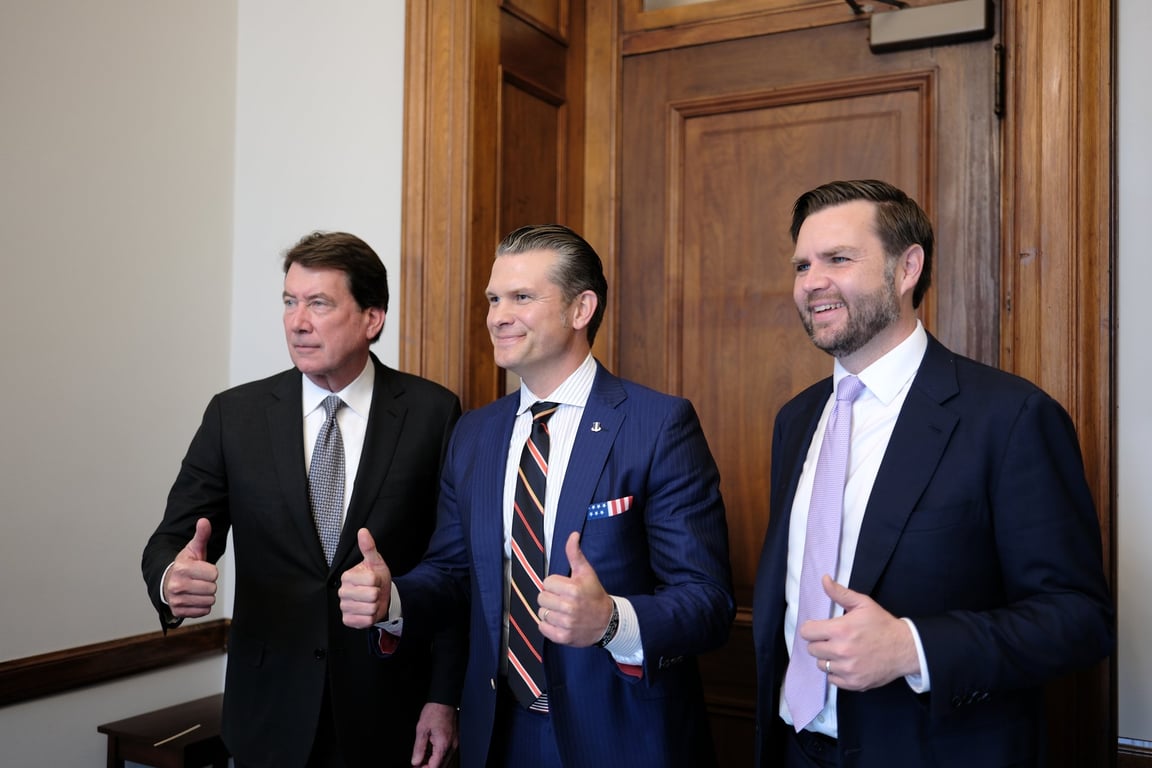 Хегсет і Венс